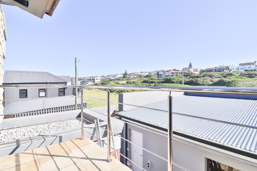 8 Bedroom Property for Sale in Reebok Western Cape